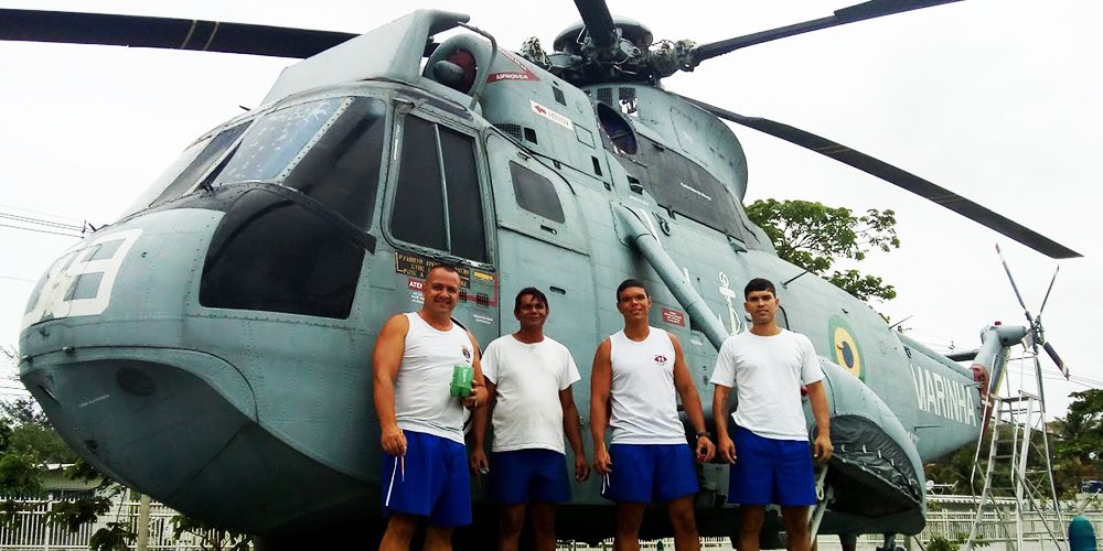 Helicóptero da Base Aérea Naval de São Pedro recebe “um tapa no visual” para ficar bem na foto
