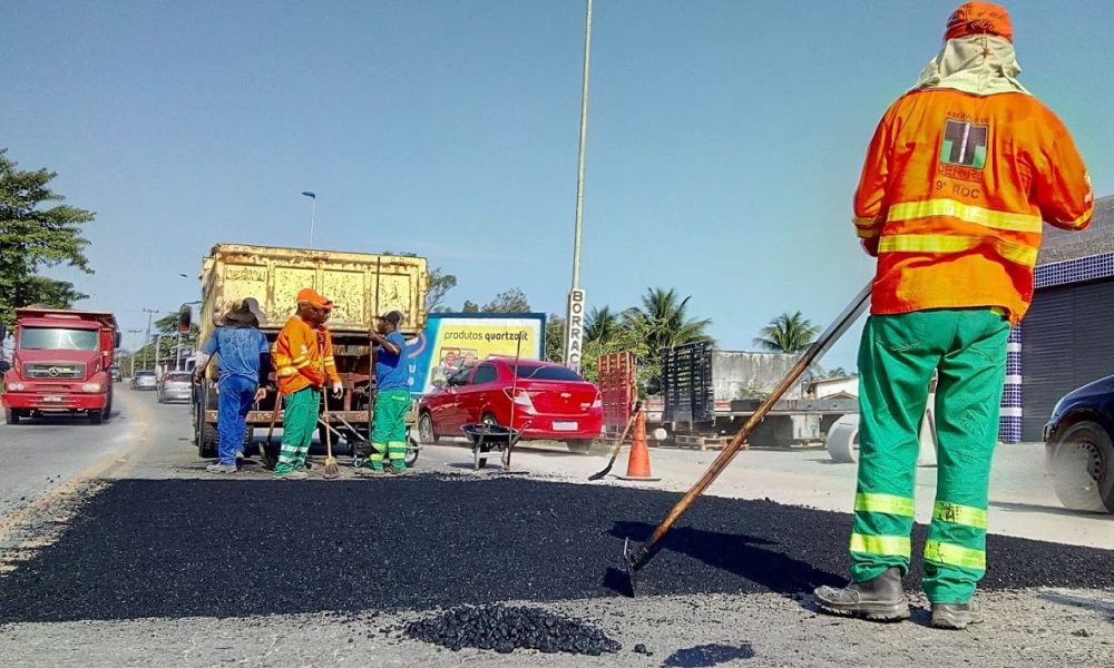 Operação tapa-buraco abrange mais de 400 km de rodovias na Região dos Lagos e arredores